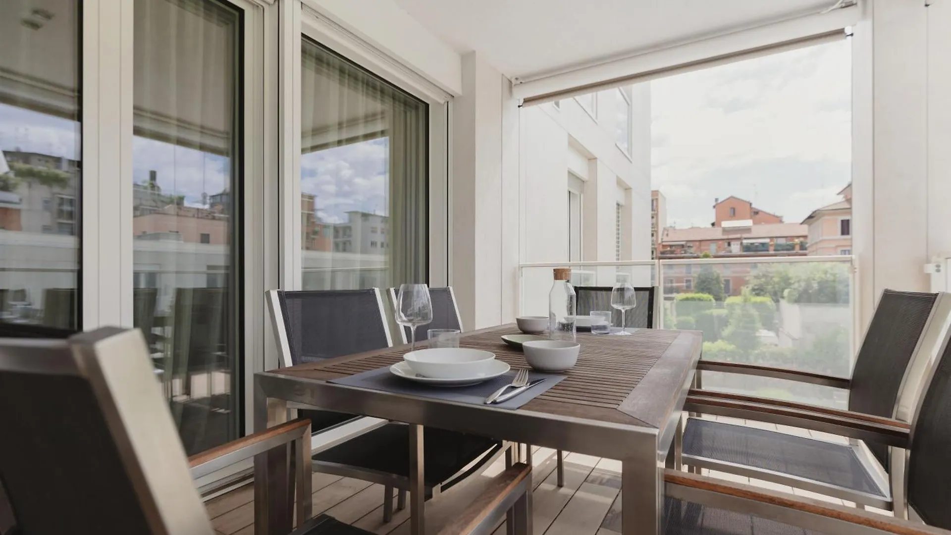 Gohost - Terrace Apartment Walking Distance From Central Station ミラノ イタリア