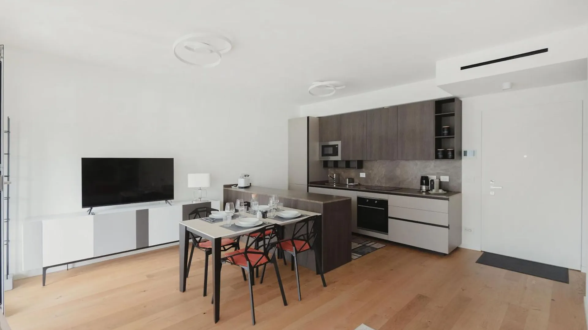 Gohost - Terrace Apartment Walking Distance From Central Station ミラノ 0*,  イタリア